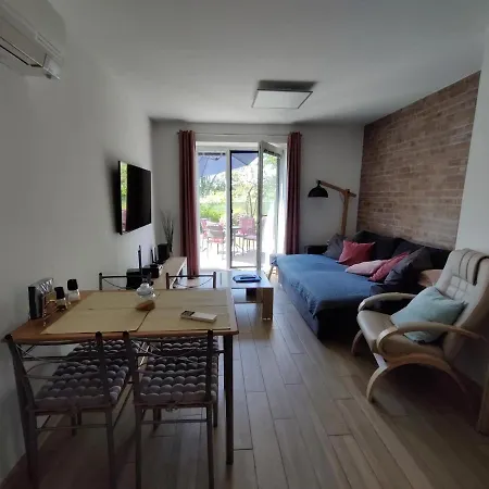 Pod Lipou - Samostatny Objekt - Carport Apartment *
