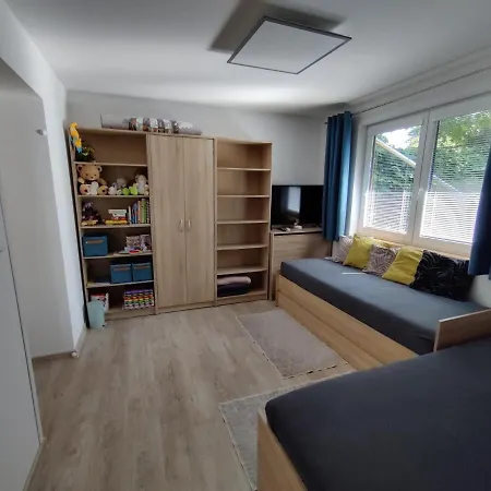 Apartment Pod Lipou - Samostatny Objekt - Carport