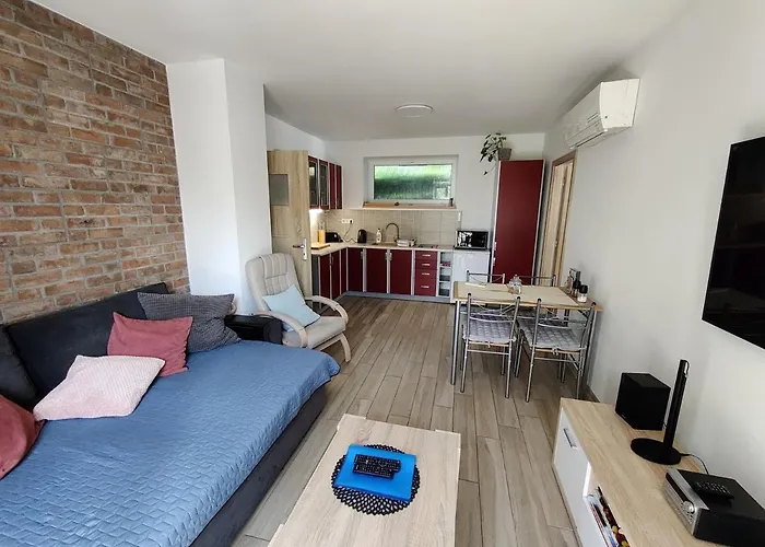 Pod Lipou - Samostatny Objekt - Carport Appartamento